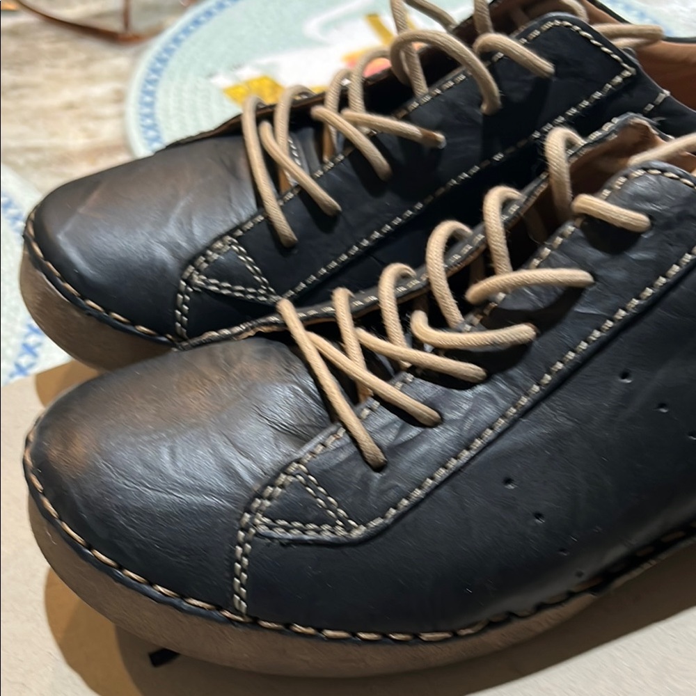 Men's Black Leather Casual Shoes - Picture 3 of 4